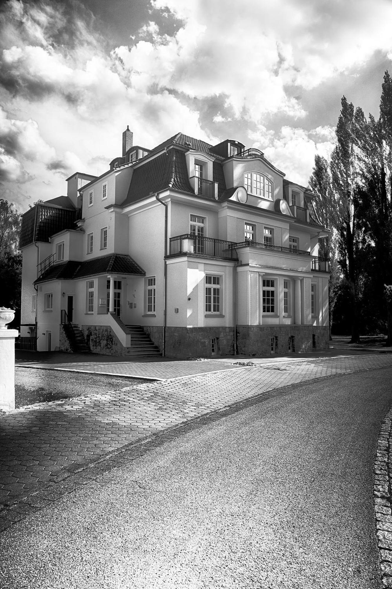 Hotel Dirks Am Schloss Бад-Пирмонт Экстерьер фото